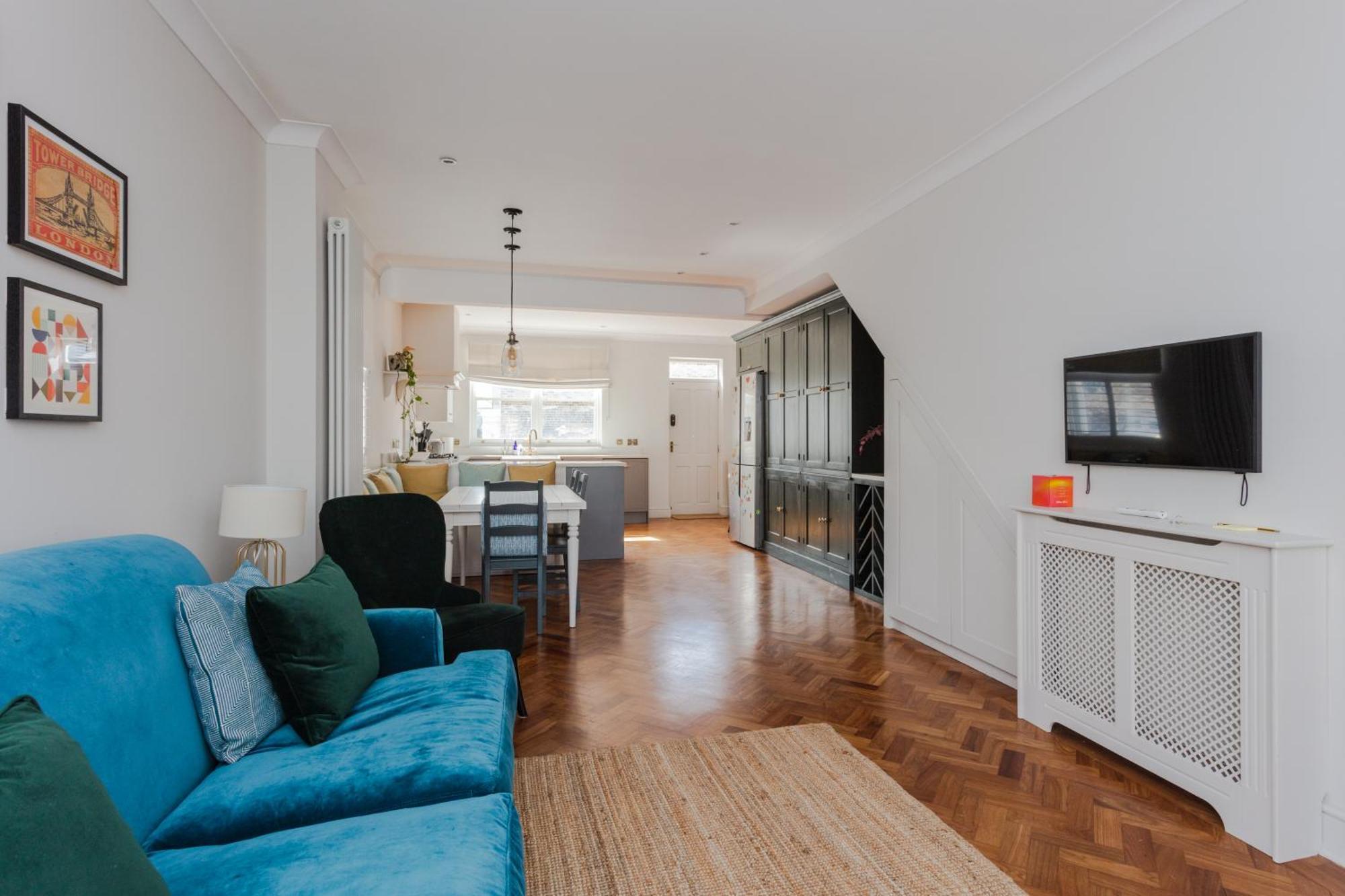 Newly Refurbished 4 Bedroom House In East London Exterior photo