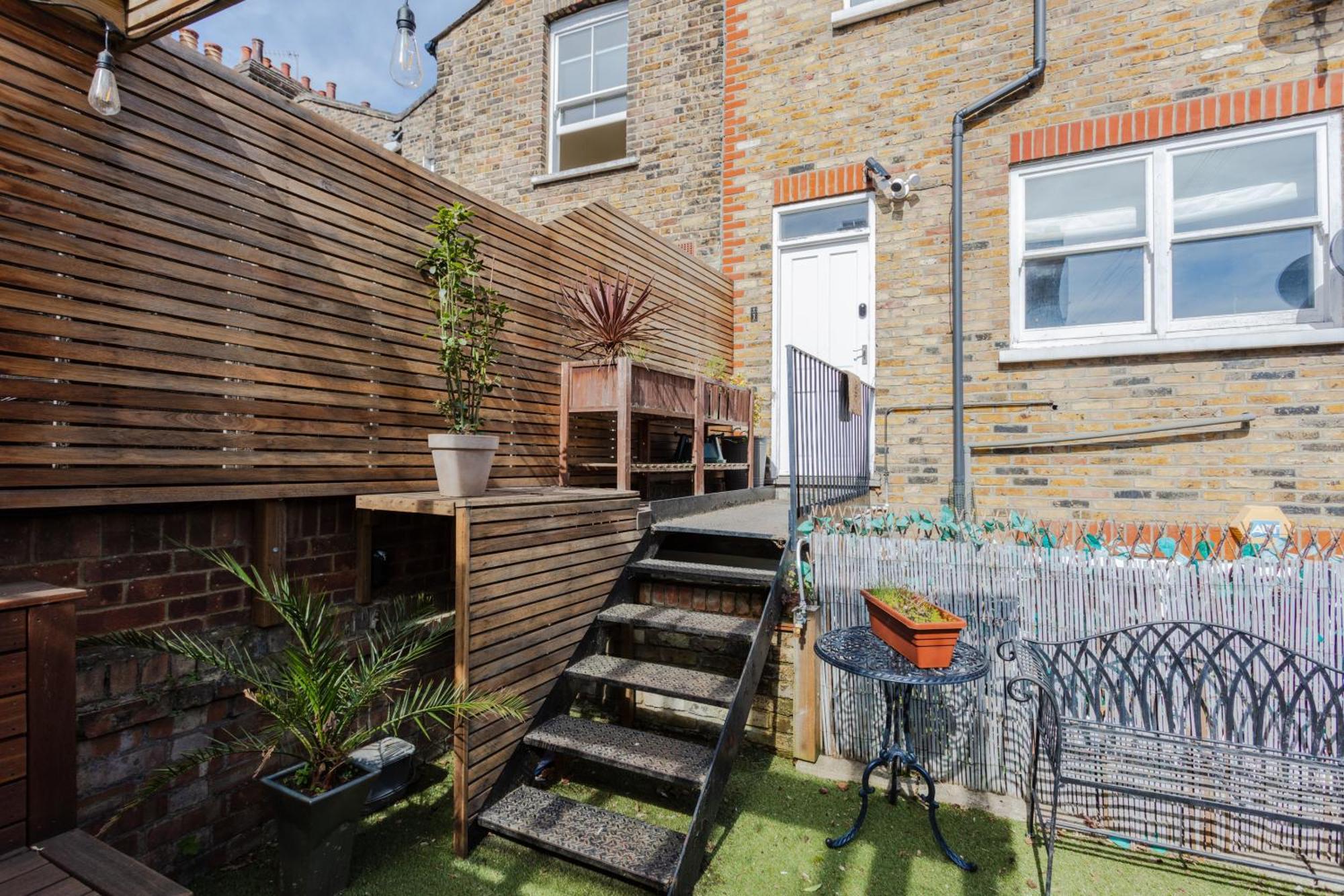 Newly Refurbished 4 Bedroom House In East London Exterior photo